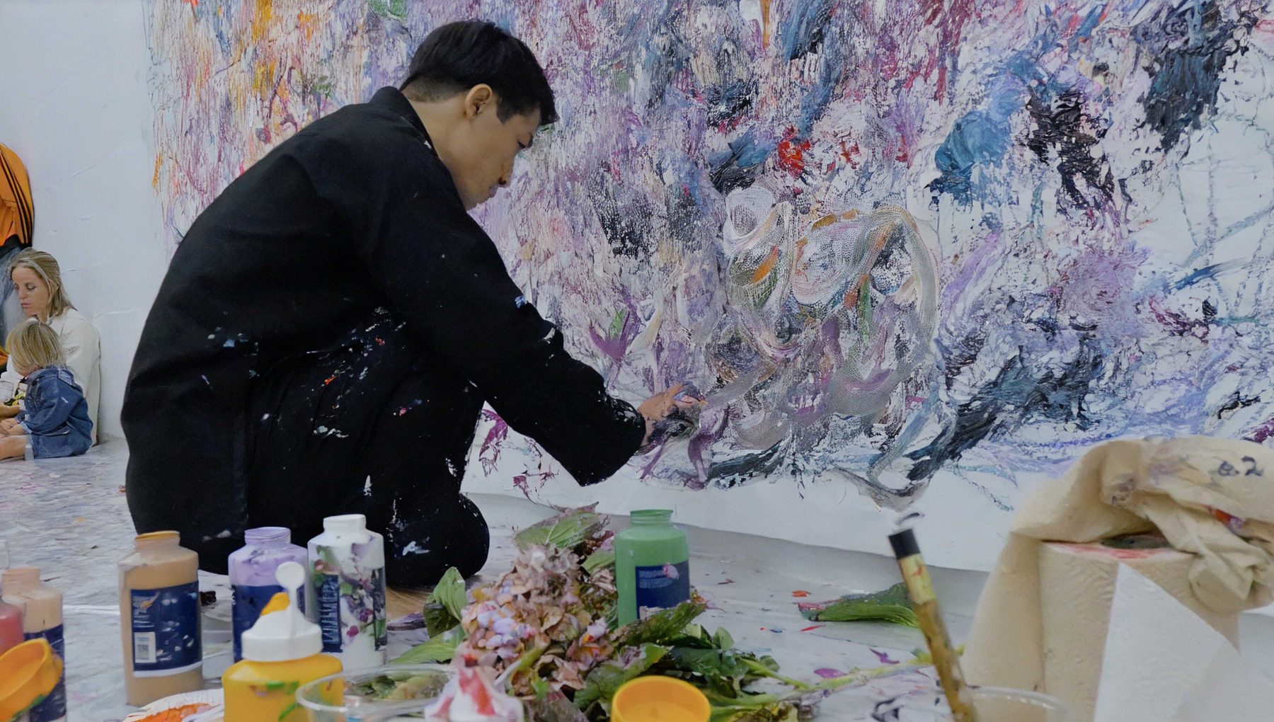 Masaaki Hasegawa performing Two Hearts, painting with hydrangea flowers and calligraphy brushes